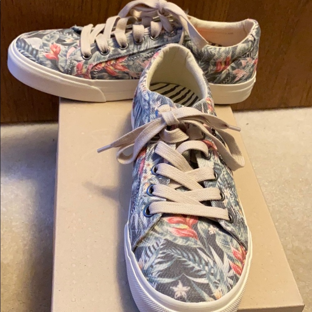 Taos Tropical shoes